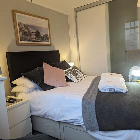 En-Suite Nook Near Forest & Sea, Super Value With Fridge, Microwave And Tv Lymington Exterior photo